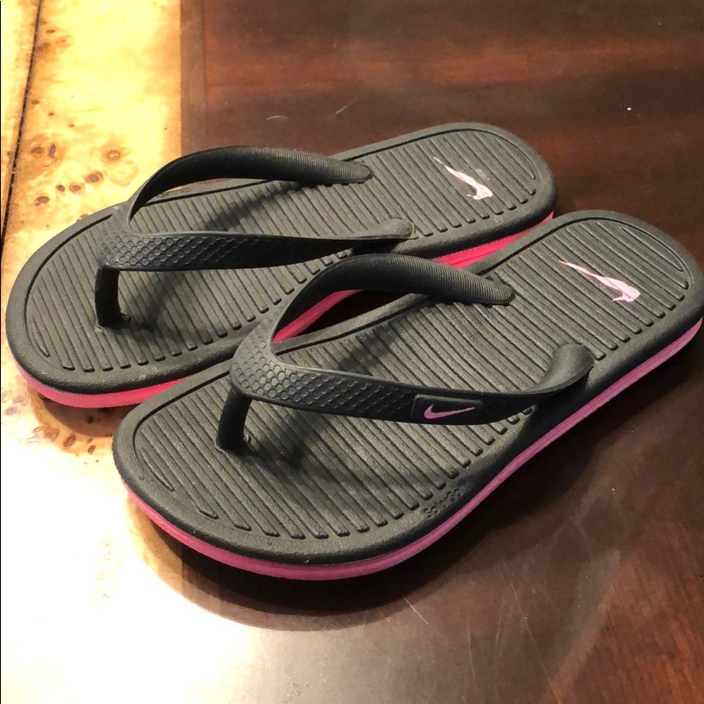 Nike girls sandals size 11